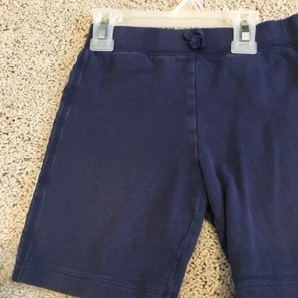 Carter’s Girls size 5T  navy shorts